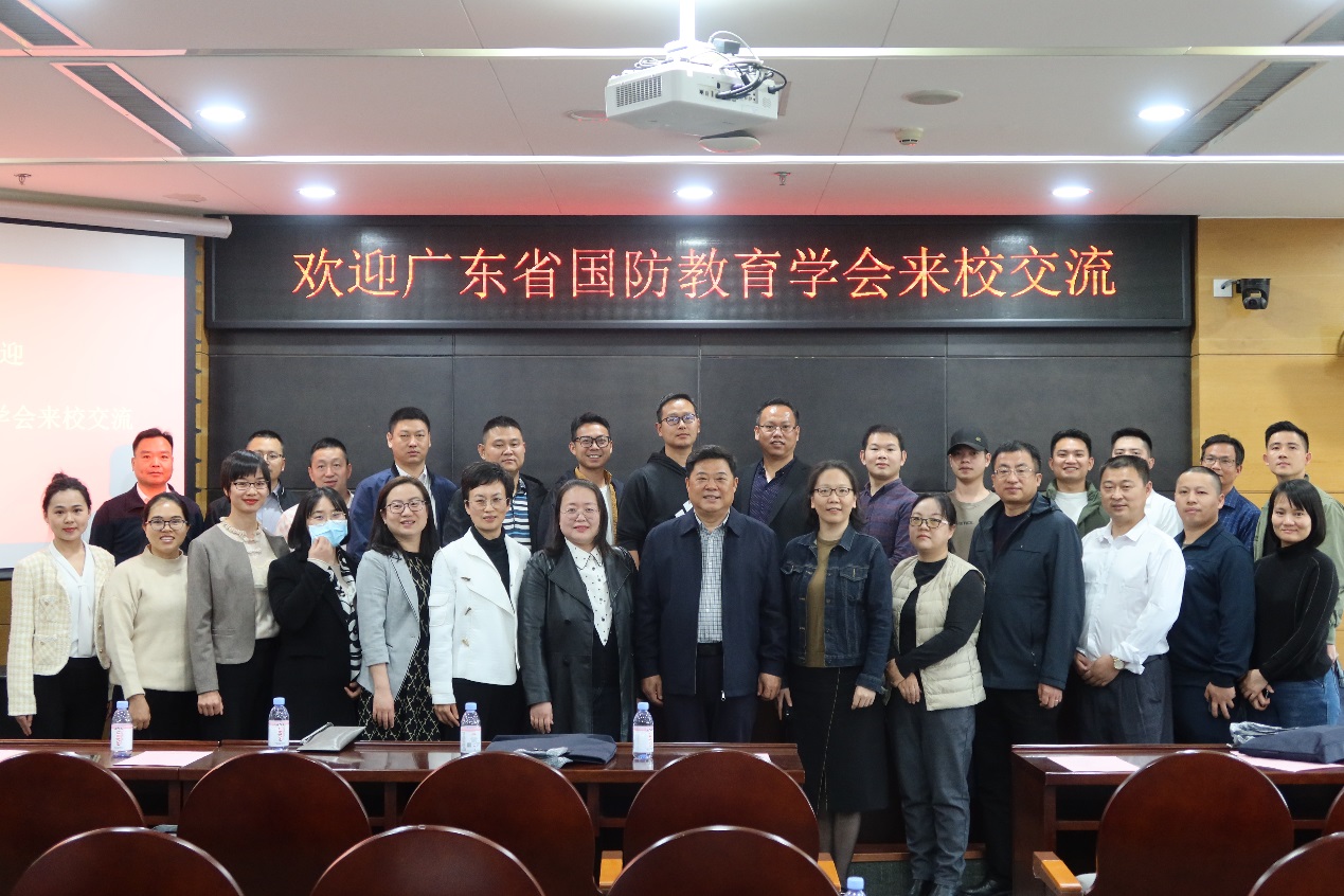 H:\3.30廣東省國防教育協會到校參觀照片\7de1987a808c4634a41d774857ddf77(1).jpg