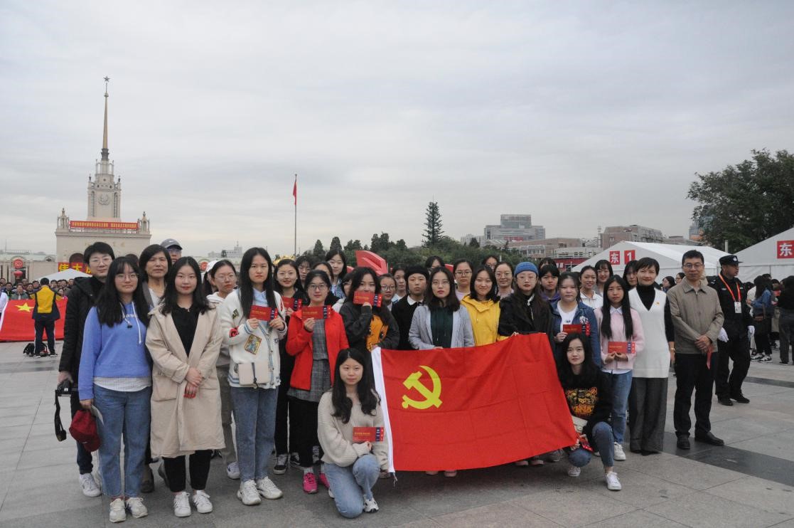 c3a54a5d87024581872f106f53890942.jpg 10.12法學院參觀建國70周年成就展.jpg