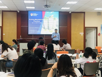 學校邀請新加坡南洋理工大學學習研究與發展中心的教授 做教學方法改革講座